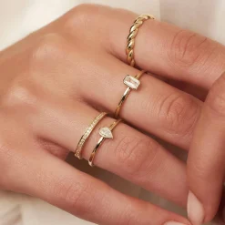 Isabel Bernard Baguette Genevieve 14 karaat gouden ring met witte zirkonia steen Discount