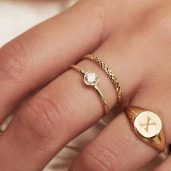 Isabel Bernard Baguette Genevieve 14 karaat gouden ring met witte zirkonia steen Discount