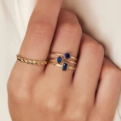 Isabel Bernard Baguette Nila 14 karaat gouden ring met blauwe zirkonia steen Best