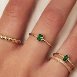 Isabel Bernard Baguette Olivia 14 karaat gouden ring met groene zirkonia steen Clearance