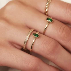 Isabel Bernard Baguette Olivia 14 karaat gouden ring met groene zirkonia steen Clearance