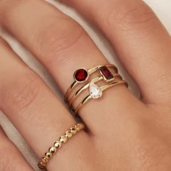 Isabel Bernard Baguette Roux 14 karaat gouden ring met rode zirkonia steen Online