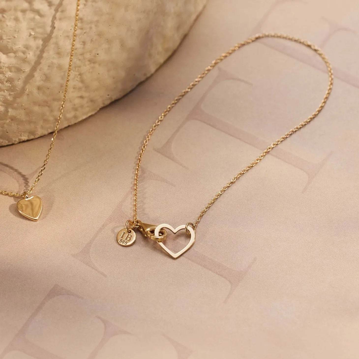 Isabel Bernard Belleville Amore 14 karaat gouden armband met hartje Sale