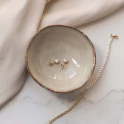 Isabel Bernard Belleville Luna 14 karaat gouden oorknoppen met zoetwaterparel Sale