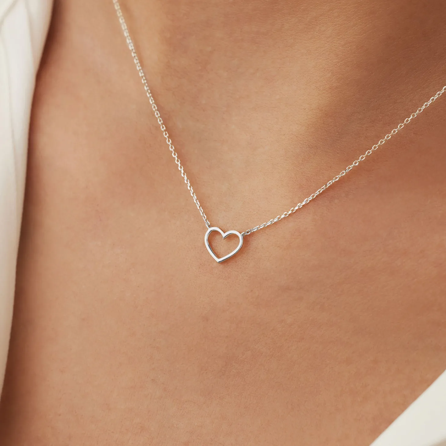 Isabel Bernard Cadeau d'Isabel 14 karaat witgouden collier en armband giftset met hartje Store