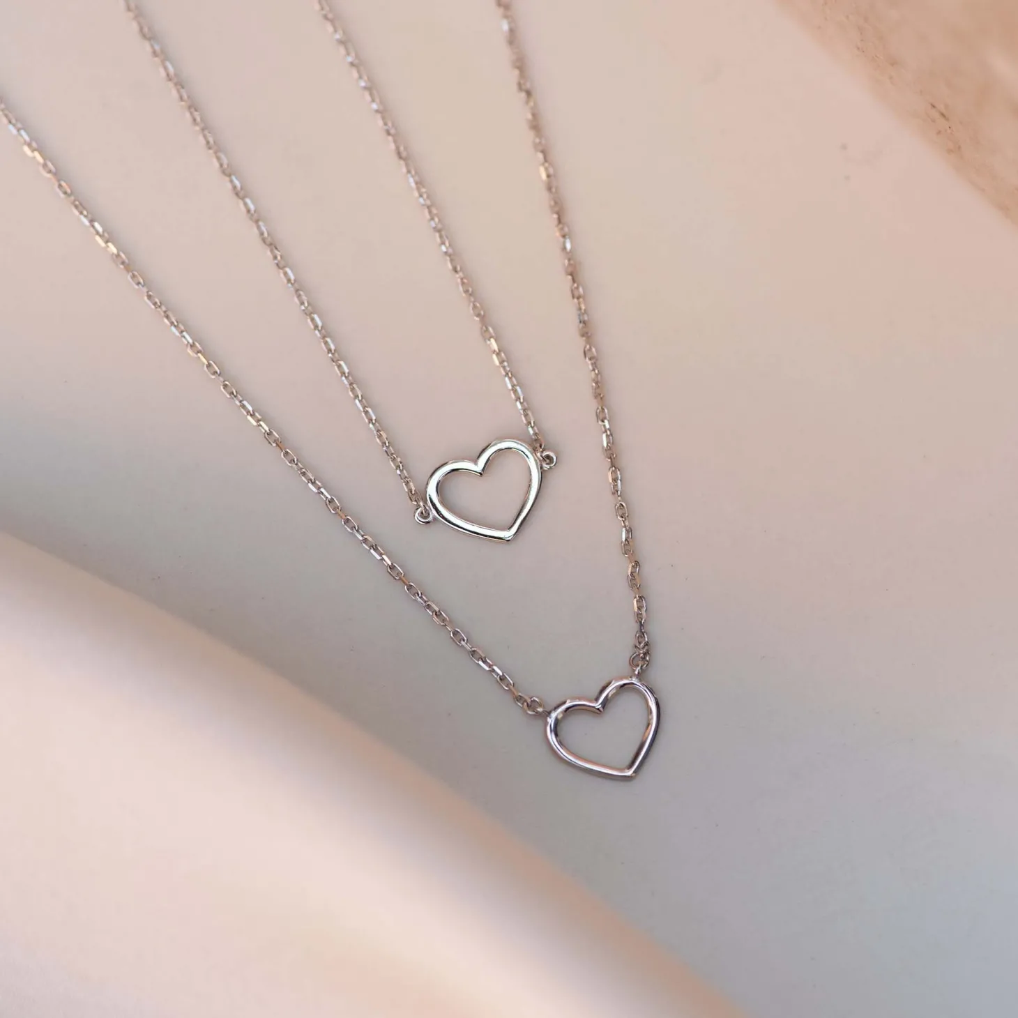 Isabel Bernard Cadeau d'Isabel 14 karaat witgouden collier en armband giftset met hartje Store