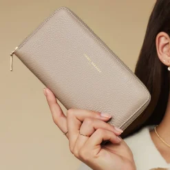 Isabel Bernard Cadeau d'Isabel taupe leren handtas en portemonnee giftset Best Sale
