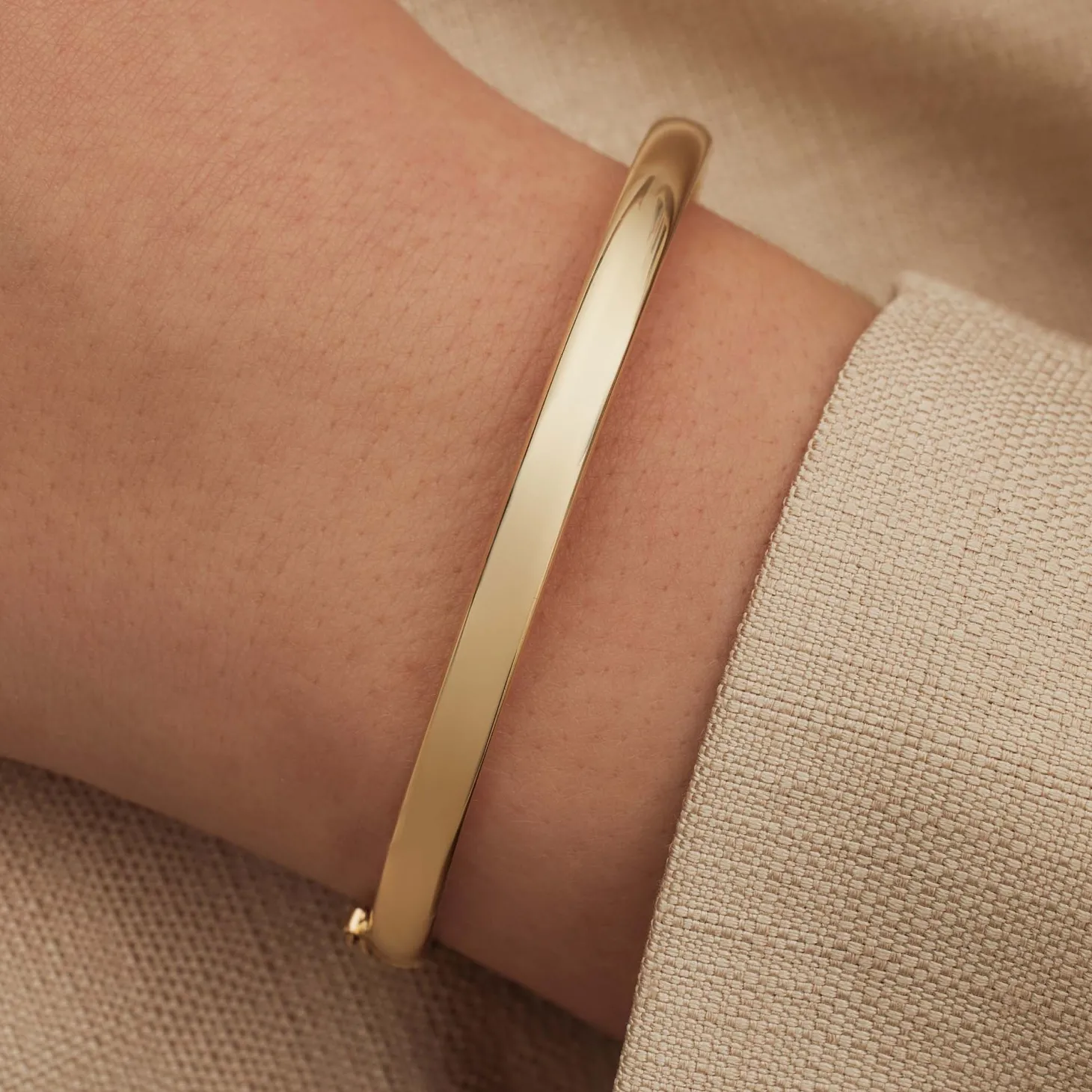 Isabel Bernard Cour d'Honneur Lucienne 14 karaat gouden bangle met ronde rand Outlet