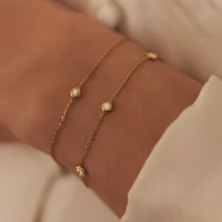 Isabel Bernard De la Paix Alfie 14 karaat gouden armband met diamant 0.12 karaat Sale