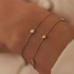 Isabel Bernard De la Paix Alfie 14 karaat gouden armband met diamant 0.05 karaat Outlet