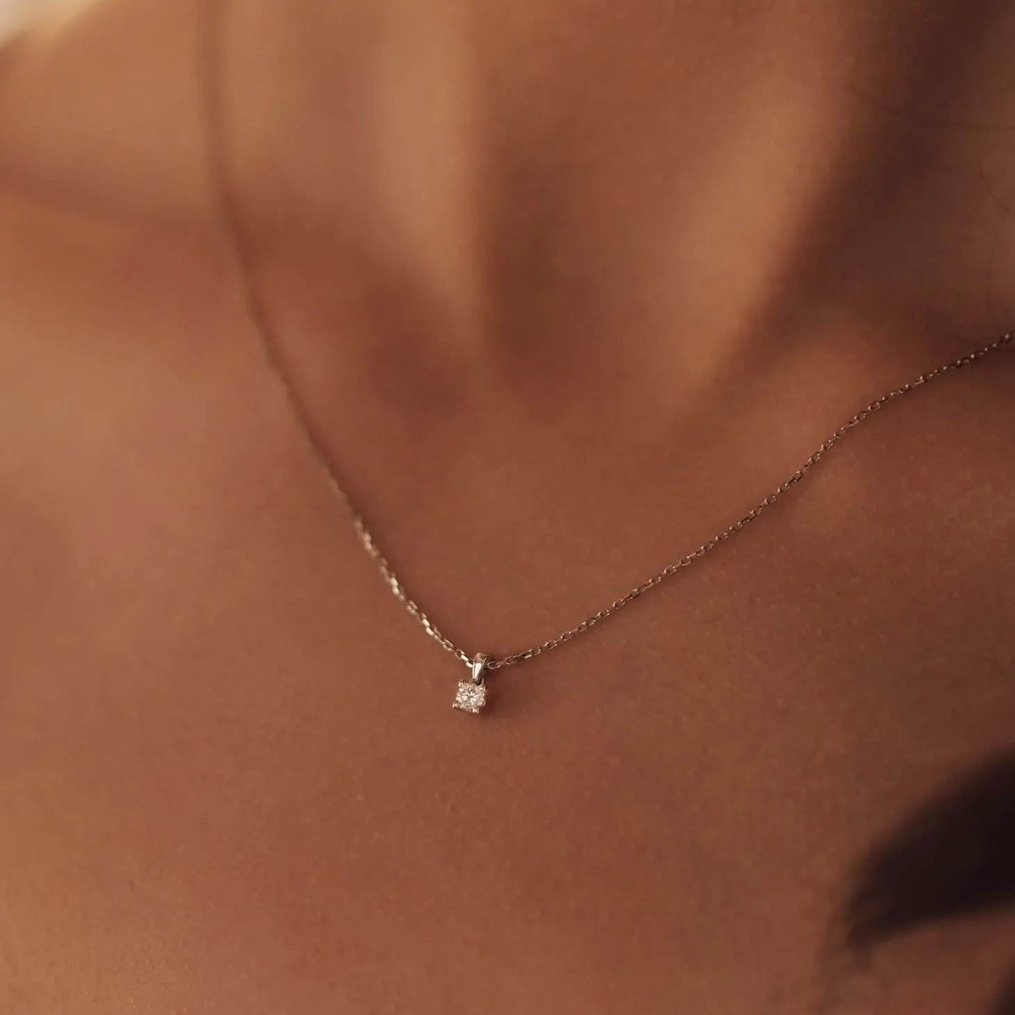 Isabel Bernard De la Paix Celesse 14 karaat witgouden collier met diamant 0.07 karaat Clearance