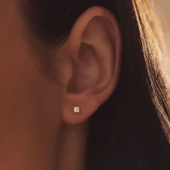 Isabel Bernard De la Paix Christine 14 karaat gouden Oorknoppen met diamant 0,14 karaat Sale
