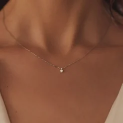 Isabel Bernard De la Paix Christine 14 karaat witgouden collier met diamant 0.10 karaat Discount