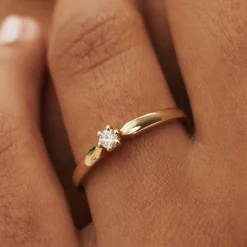 Isabel Bernard De la Paix Emily 14 karaat gouden ring met diamant 0.05 karaat New
