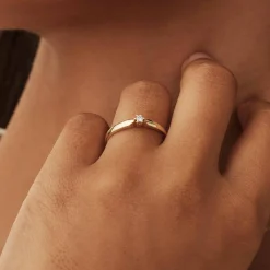 Isabel Bernard De la Paix Emily 14 karaat gouden ring met diamant 0.05 karaat New