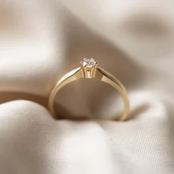 Isabel Bernard De la Paix Emily 14 karaat gouden ring met diamant 0.05 karaat New