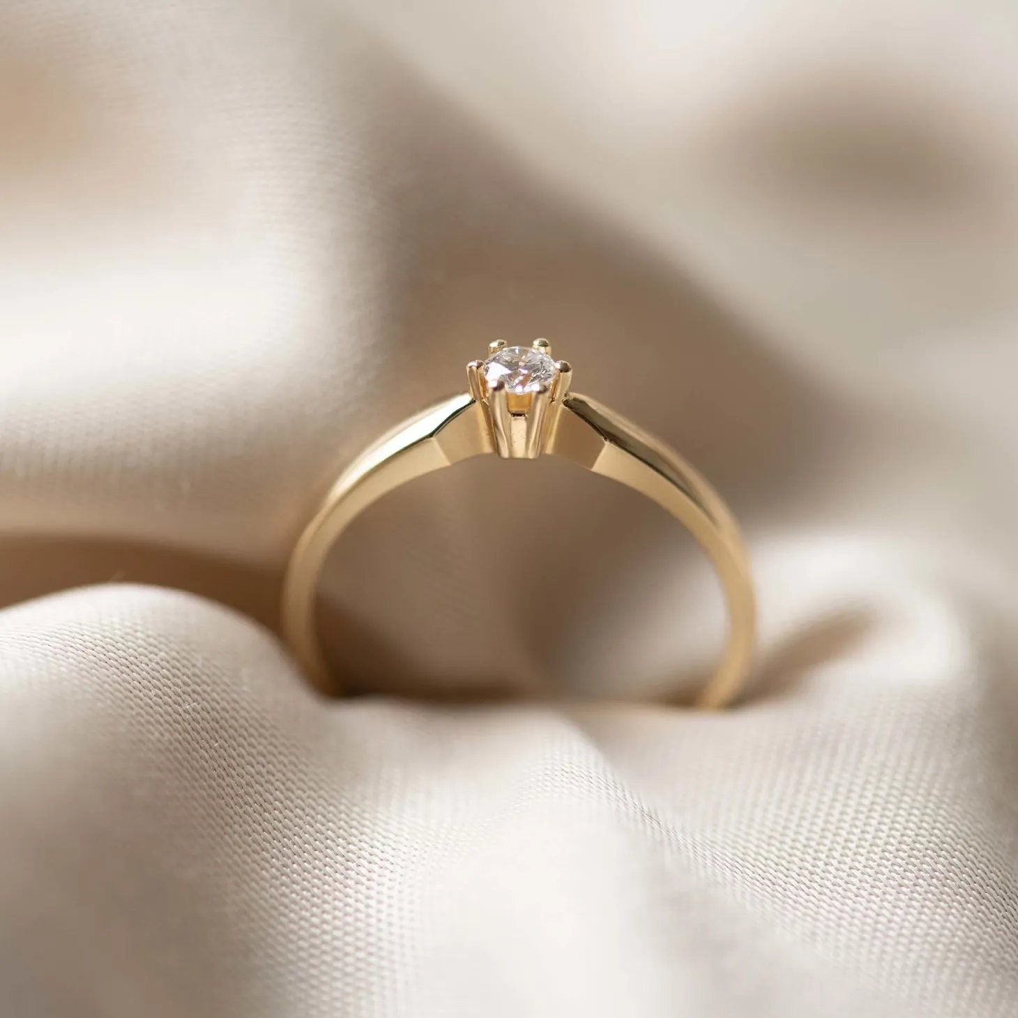 Isabel Bernard De la Paix Emily 14 karaat gouden ring met diamant 0.05 karaat New