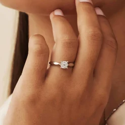 Isabel Bernard De la Paix Hanaé 14 karaat witgouden ring met diamant 0.14 karaat Hot
