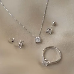 Isabel Bernard De la Paix Hanaé 14 karaat witgouden collier met diamant 0.08 karaat Clearance