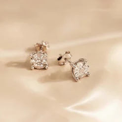 Isabel Bernard De la Paix Hanaé 14 karaat witgouden oorknoppen met diamant 0.16 karaat Best