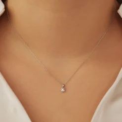 Isabel Bernard De la Paix Inaya 14 karaat witgouden collier met diamant 0.03 karaat Cheap