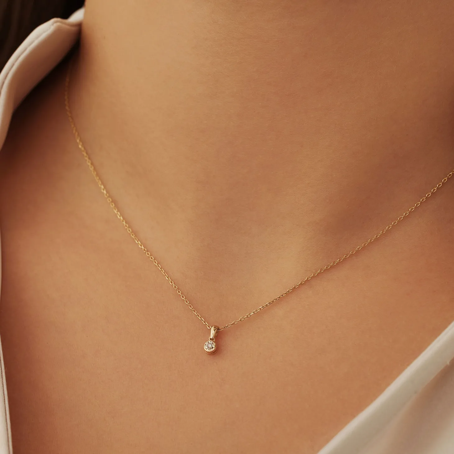 Isabel Bernard De la Paix Inaya 14 karaat gouden collier met diamant 0.01 karaat Clearance