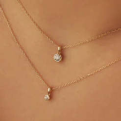 Isabel Bernard De la Paix Inaya 14 karaat gouden collier met diamant 0.01 karaat Clearance
