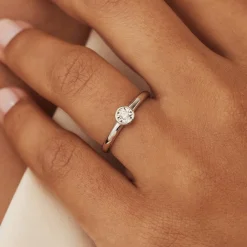 Isabel Bernard De la Paix Inaya 14 karaat witgouden ring met diamant 0.03 karaat Sale