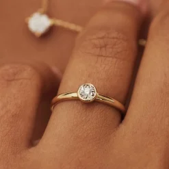 Isabel Bernard De la Paix Inaya 14 karaat gouden ring met diamant 0.02 karaat Flash Sale