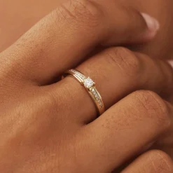 Isabel Bernard De la Paix Madeline 14 karaat gouden ring met diamant 0.20 karaat Fashion