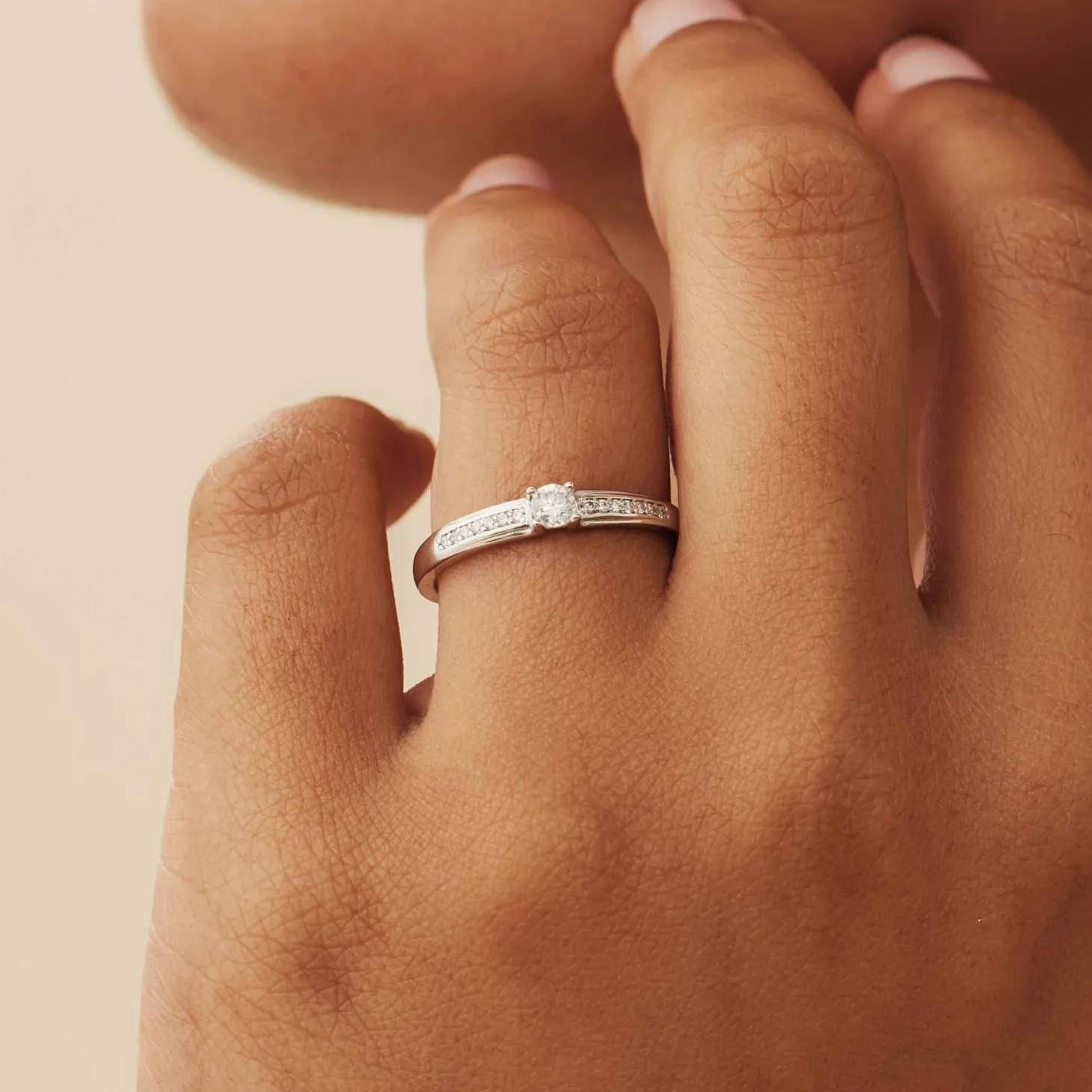 Isabel Bernard De la Paix Madeline 14 karaat witgouden ring met diamant 0.20 karaat Hot