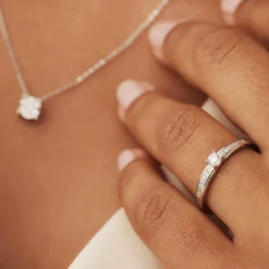 Isabel Bernard De la Paix Madeline 14 karaat witgouden ring met diamant 0.20 karaat Hot