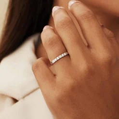 Isabel Bernard De la Paix Madeline 14 karaat witgouden ring met diamant 0.20 karaat Outlet