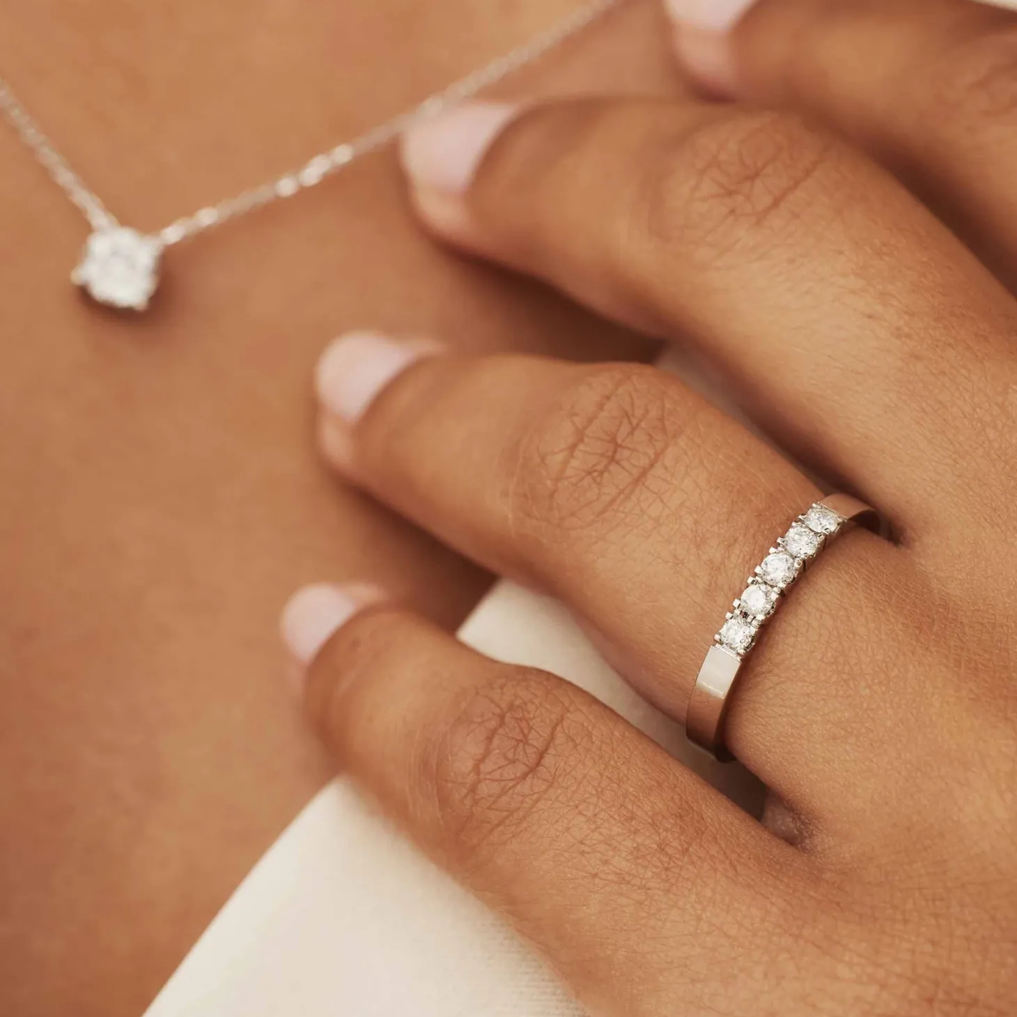 Isabel Bernard De la Paix Madeline 14 karaat witgouden ring met diamant 0.20 karaat Outlet
