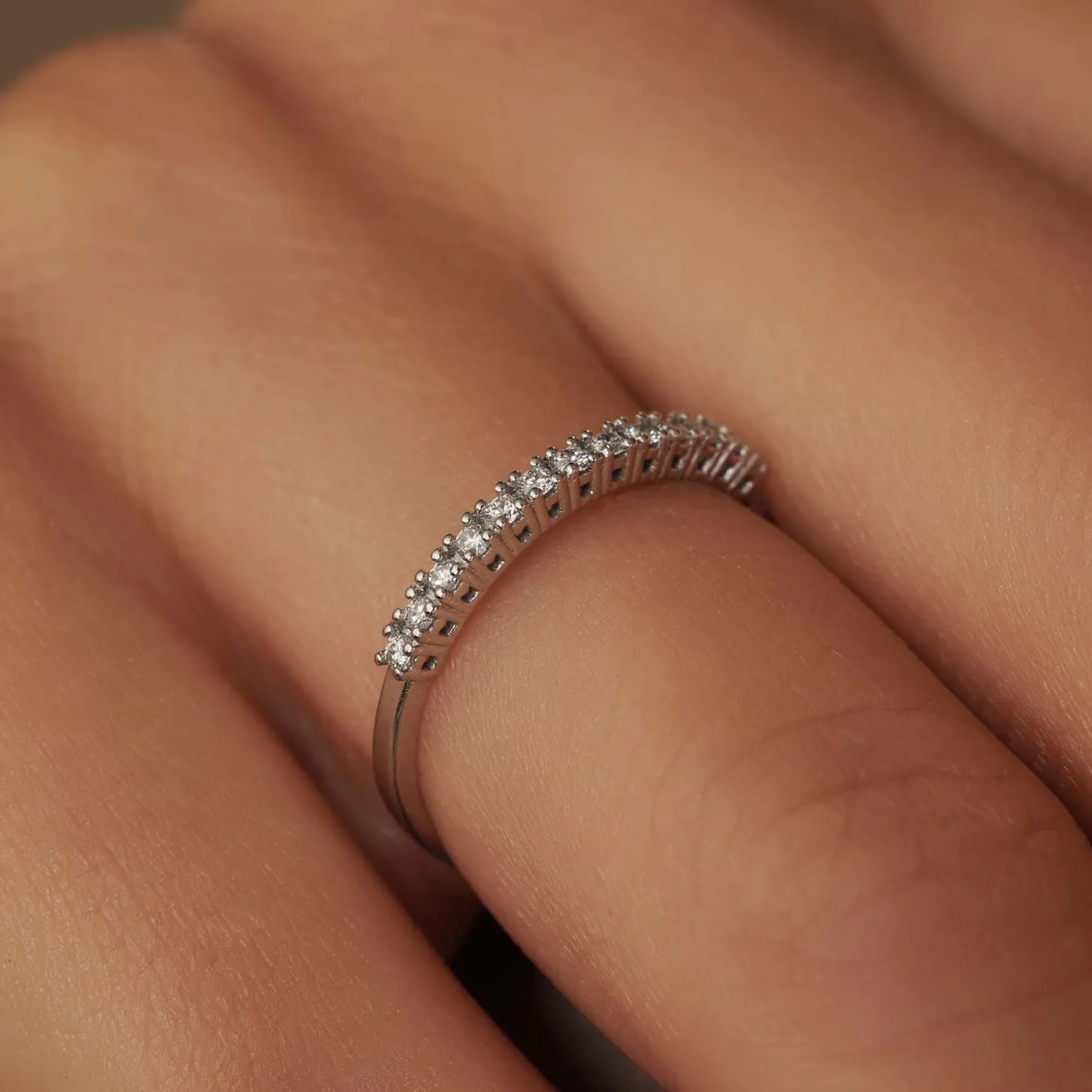 Isabel Bernard De la Paix Madeline 14 karaat witgouden ring met diamant 0.14 karaat New