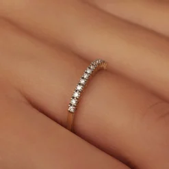 Isabel Bernard De la Paix Madeline 14 karaat gouden ring met diamant 0.14 karaat New