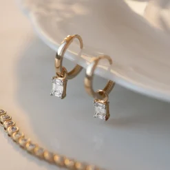 Isabel Bernard De la Paix Maxime 14 karaat gouden creolen met diamant 0.18 karaat Shop