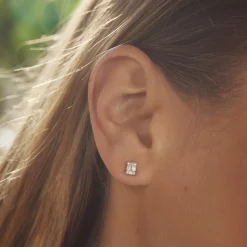 Isabel Bernard De la Paix Maxime 14 karaat gouden oorknoppen met diamant 0.19 karaat Sale