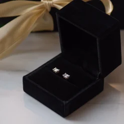 Isabel Bernard De la Paix Maxime 14 karaat gouden oorknoppen met diamant 0.19 karaat Sale