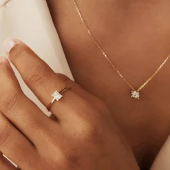 Isabel Bernard De la Paix Maxime 14 karaat gouden ring met diamant 0.10 karaat Best