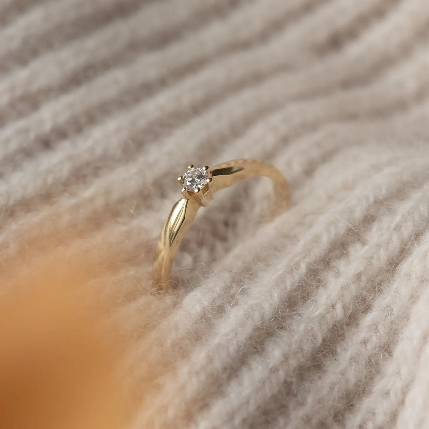 Isabel Bernard De la Paix Sybil 14 karaat gouden ring met diamant 0.10 karaat New