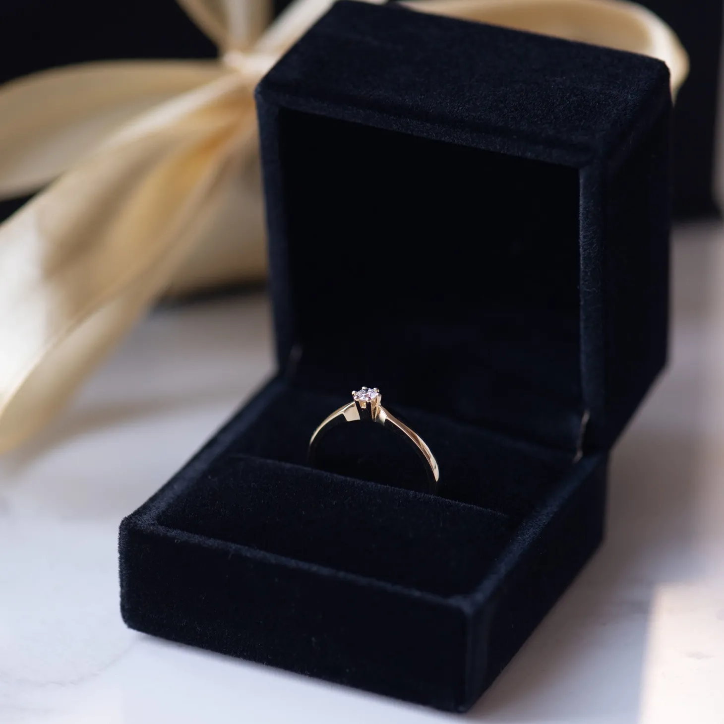 Isabel Bernard De la Paix Sybil 14 karaat gouden ring met diamant 0.10 karaat New