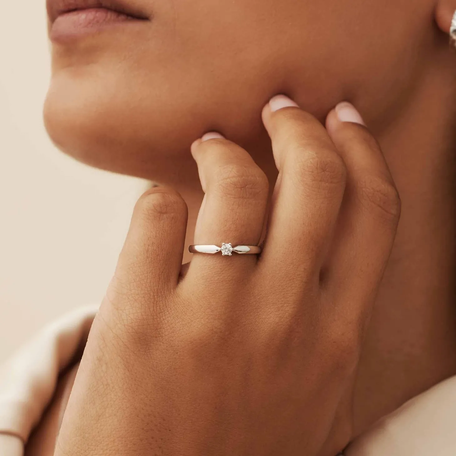 Isabel Bernard De la Paix Sybil 14 karaat witgouden ring met diamant 0.10 karaat Fashion