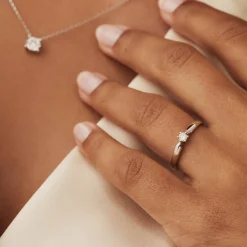 Isabel Bernard De la Paix Sybil 14 karaat witgouden ring met diamant 0.10 karaat Fashion