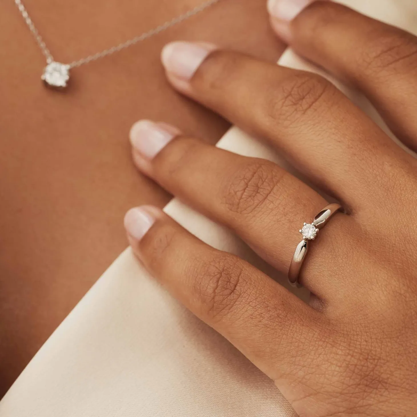 Isabel Bernard De la Paix Sybil 14 karaat witgouden ring met diamant 0.10 karaat Fashion