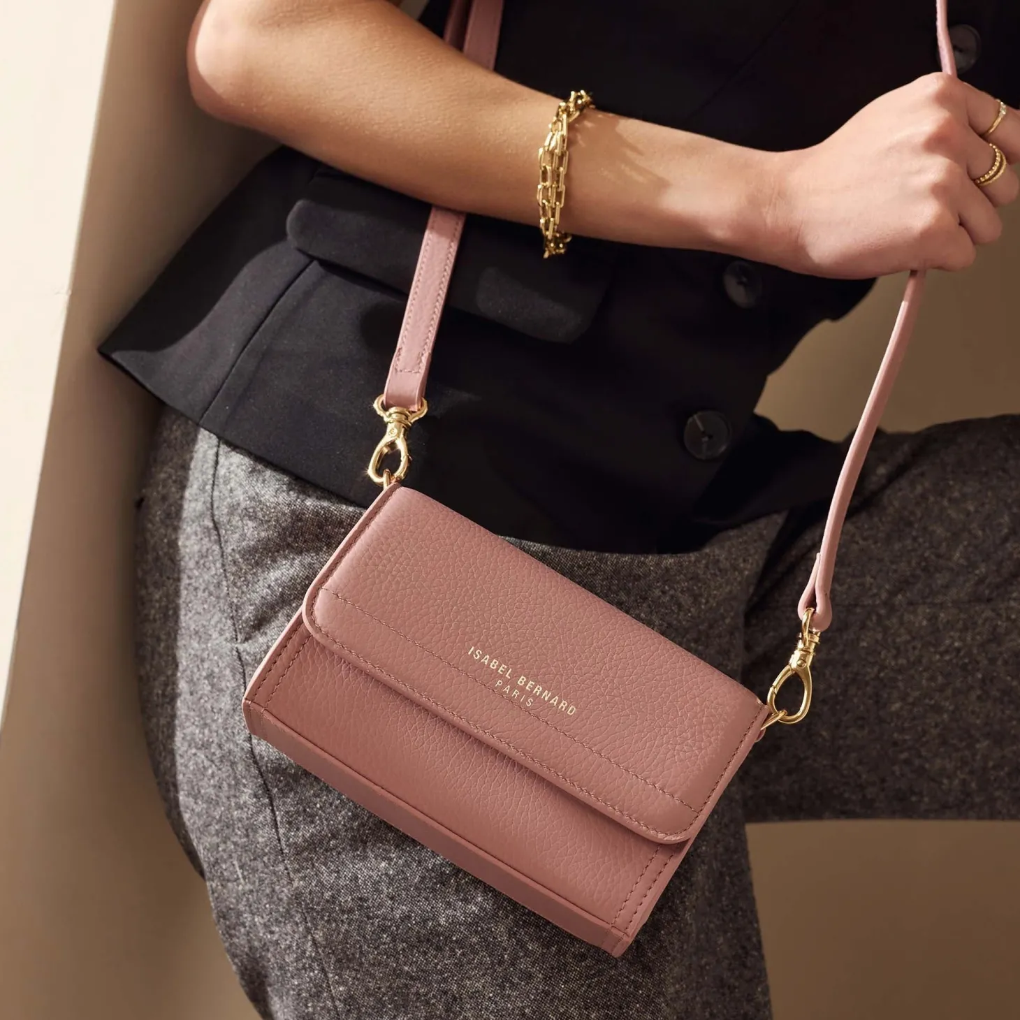Isabel Bernard Femme Forte Kim roze leren crossbody tas van kalfsleer Outlet