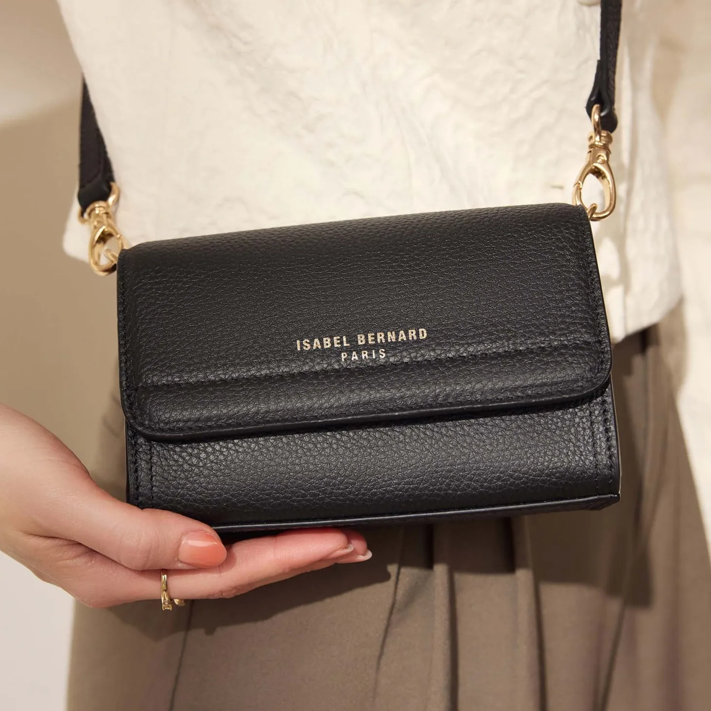 Isabel Bernard Femme Forte Kim zwarte leren crossbody tas van kalfsleer Cheap