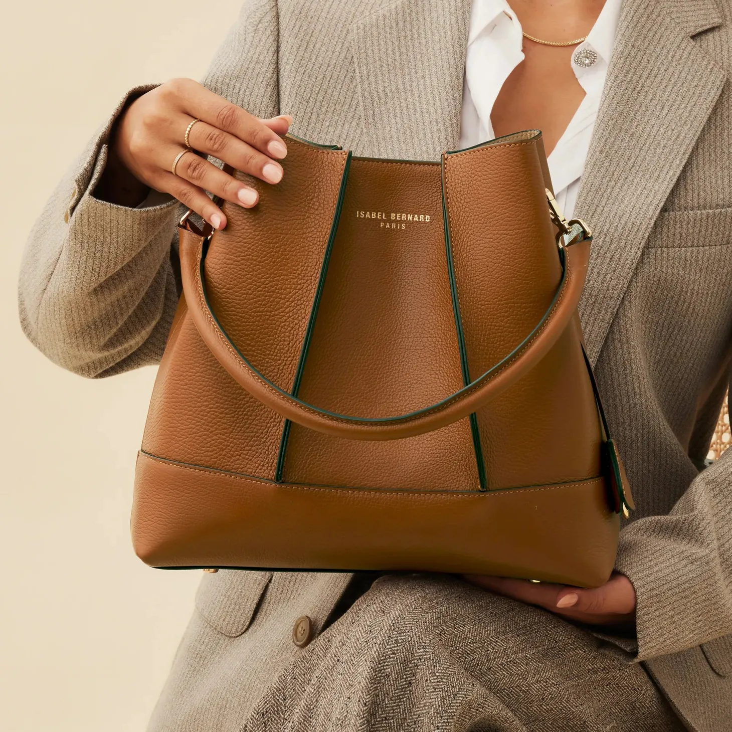 Isabel Bernard Femme Forte Macie cognac leren schoudertas van kalfsleer Sale