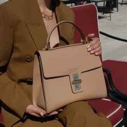 Isabel Bernard Femme Forte Simone Midi beige leren handtas van kalfsleer Best