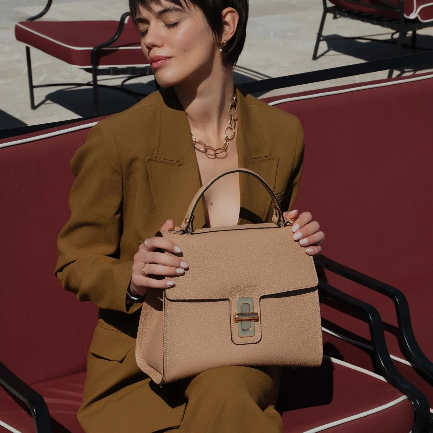 Isabel Bernard Femme Forte Simone Midi beige leren handtas van kalfsleer Best